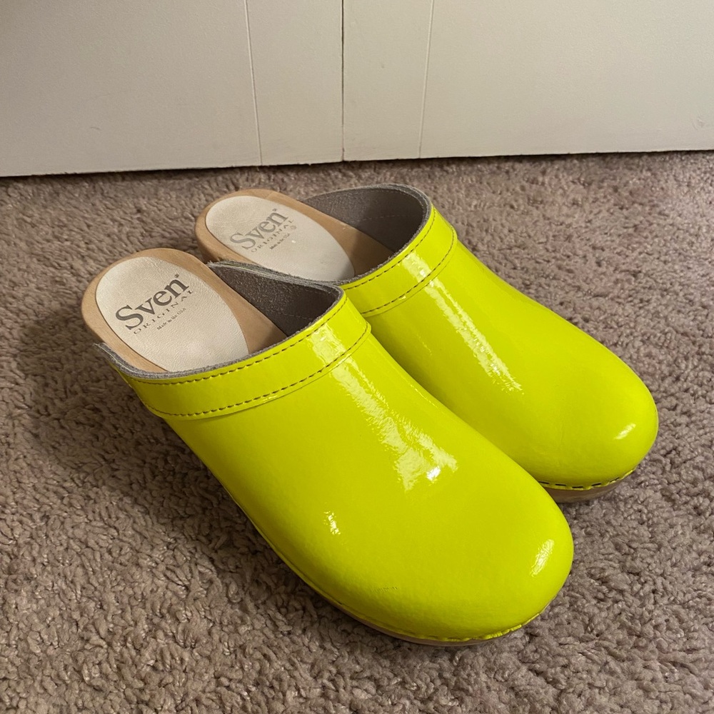 SVEN Original Neon Yellow Clog
